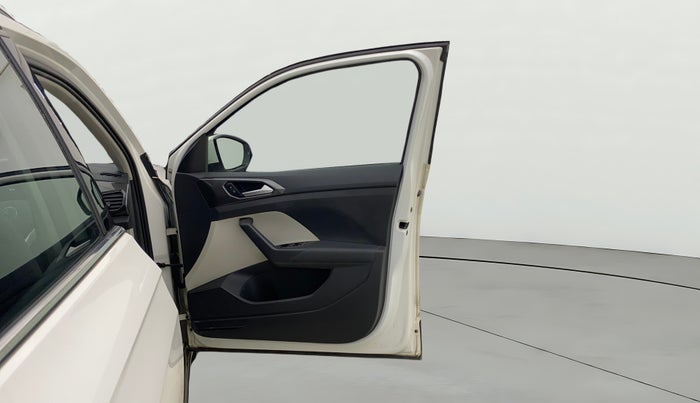 2022 Volkswagen TAIGUN TOPLINE 1.0 TSI AT, Petrol, Automatic, 55,400 km, RHS Front Door