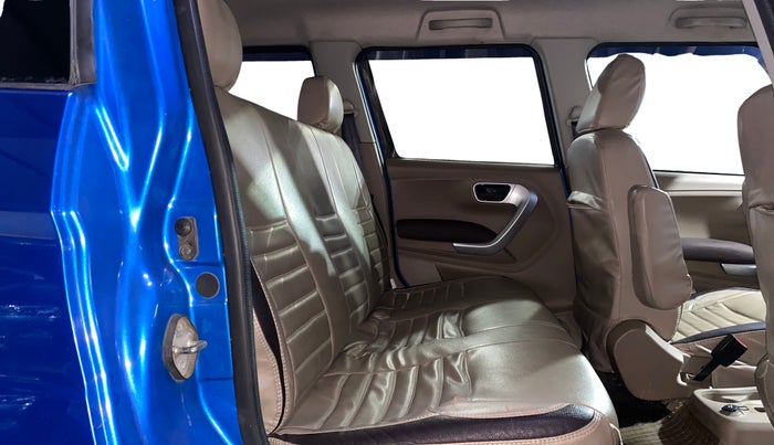 2016 Mahindra TUV300 T8, Diesel, Manual, 81,481 km, Right Side Rear Door Cabin