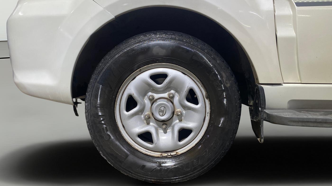 2017 Tata Safari Storme 2.2 EX 4X2, Diesel, Manual, 95,187 km, Left Front Wheel