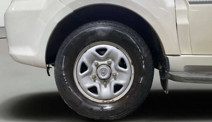 2017 Tata Safari Storme 2.2 EX 4X2, Diesel, Manual, 95,229 km, Left Front Wheel