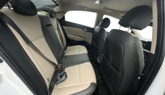 2022 Hyundai Verna SX (O) 1.5 VTVT IVT, Petrol, Automatic, 42,753 km, Right Side Rear Door Cabin