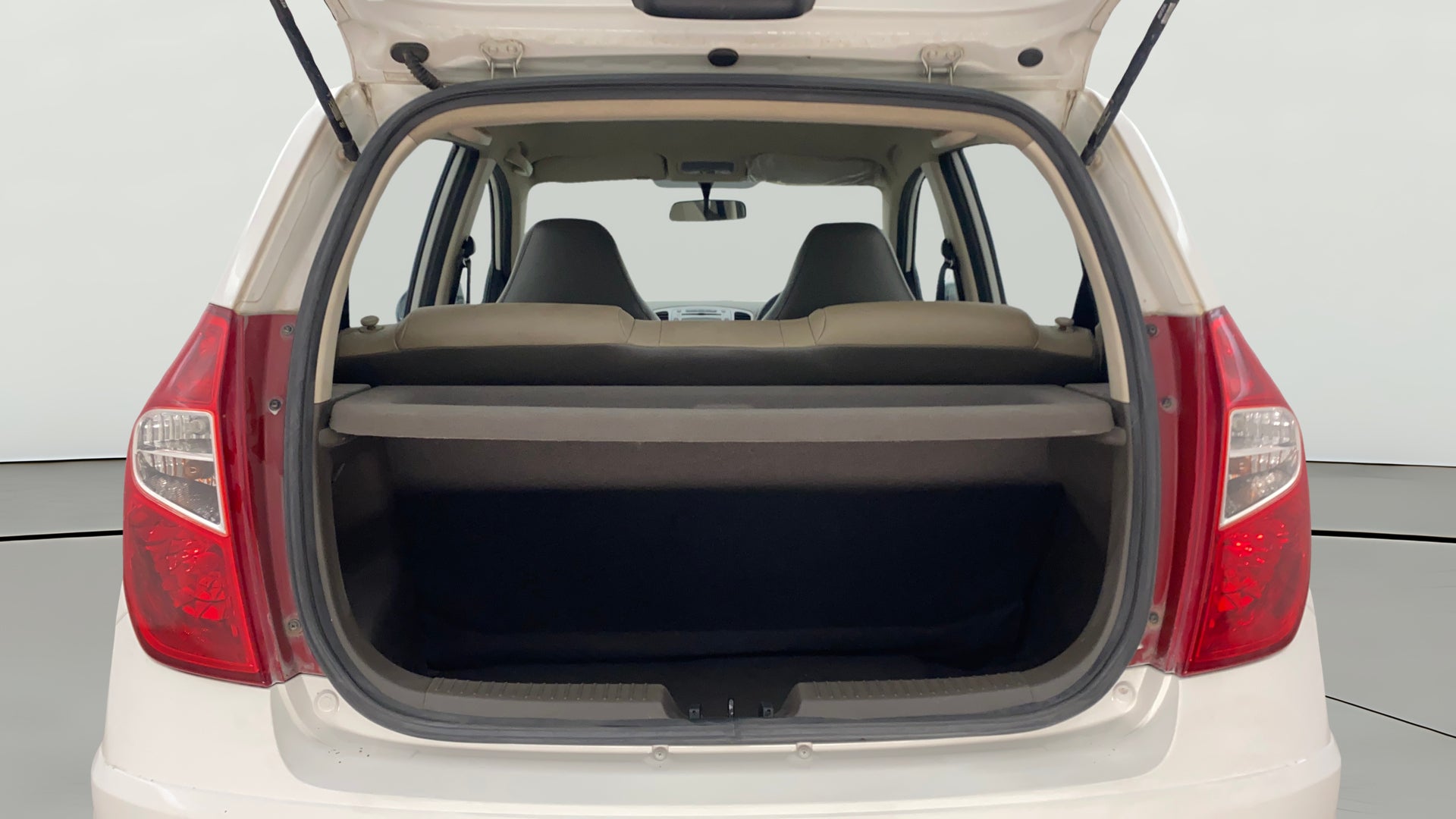 camera-Boot-Open-Zoomed-View