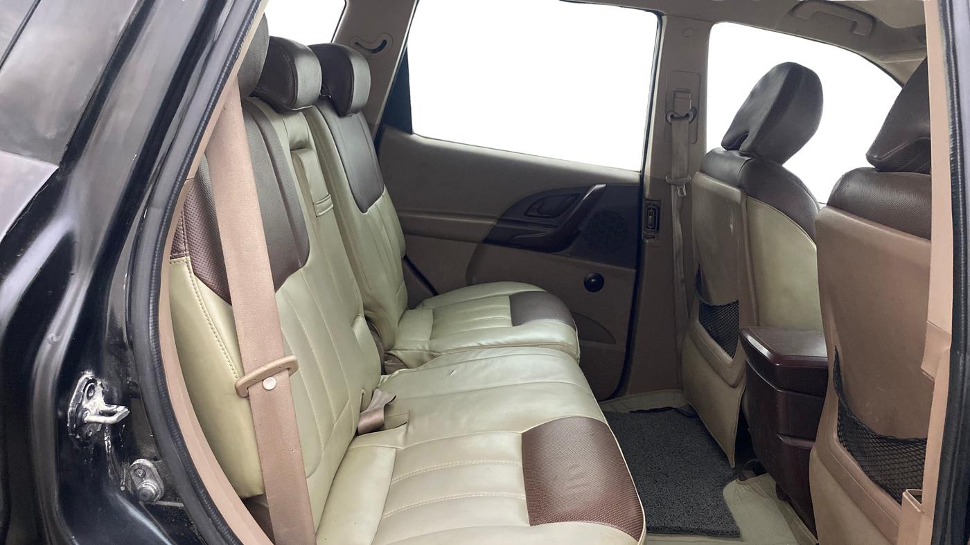 2014 Mahindra XUV500 W4, Diesel, Manual, 97,259 km, Right Side Rear Door Cabin