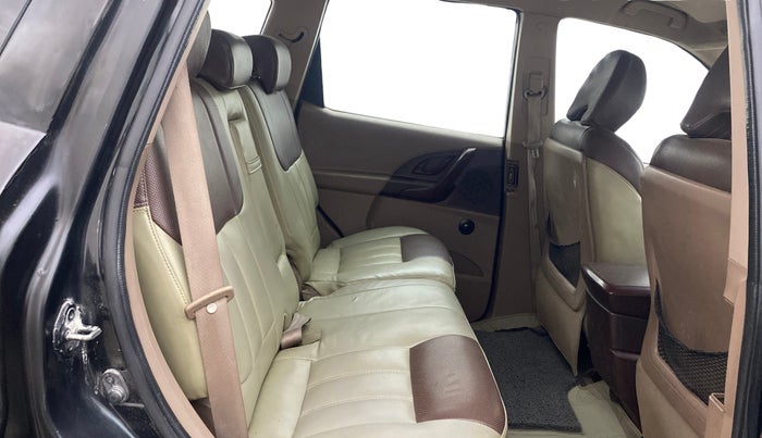 2014 Mahindra XUV500 W4, Diesel, Manual, 97,189 km, Right Side Rear Door Cabin