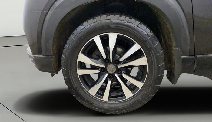 2021 Nissan Kicks XV 1.5, Petrol, Manual, 1,18,335 km, Left Front Wheel