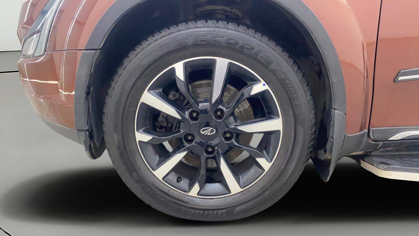 2021 Mahindra XUV500 W11(O), Diesel, Manual, 21,439 km, Left Front Wheel