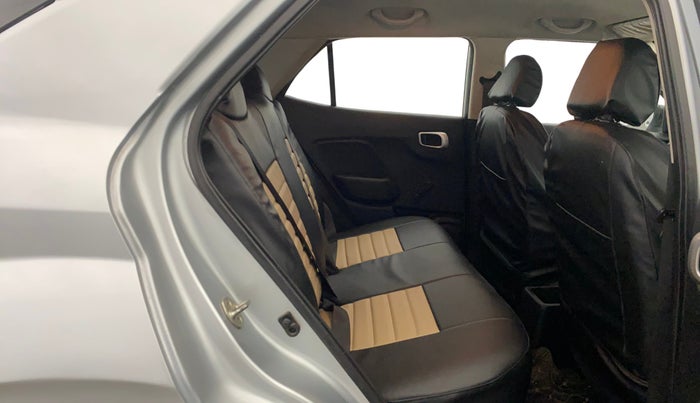 2019 Hyundai VENUE E 1.4 CRDI, Diesel, Manual, 1,10,474 km, Right Side Rear Door Cabin