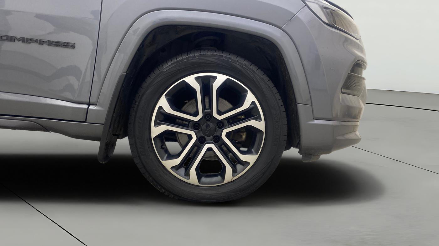 2021 Jeep Compass MODEL S (O) DIESEL 4X4 AT, Diesel, Automatic, 1,04,570 km, Right Front Wheel