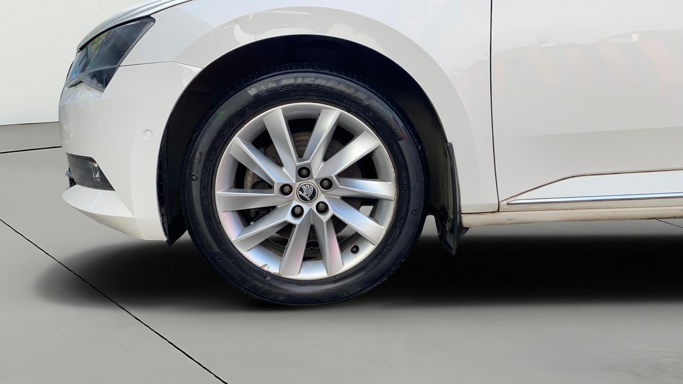 2018 Skoda Superb L&K 1.8 TSI AT, Petrol, Automatic, 82,371 km, Left Front Wheel