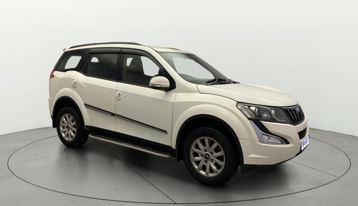 2016 Mahindra XUV500 W8, Diesel, Manual, 1,23,899 km, Right Front Diagonal