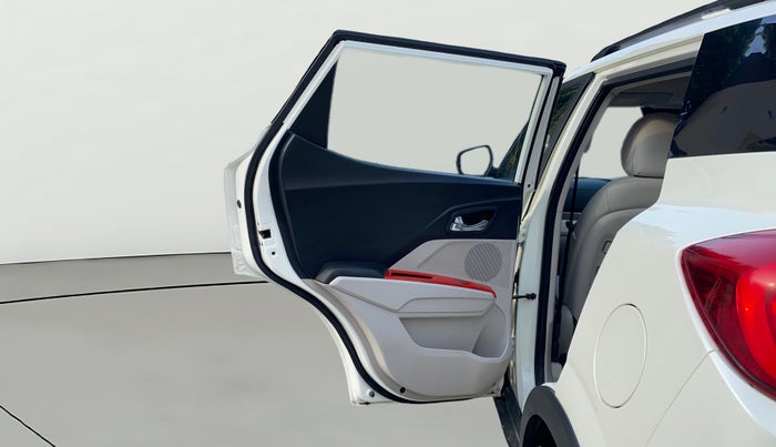 2021 Mahindra XUV300 W8 (O) 1.5 DIESEL, Diesel, Manual, 22,665 km, LHS Rear Door