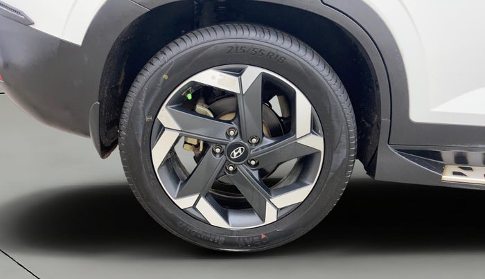 2021 Hyundai ALCAZAR PLATINUM (O) 6STR 2.0 AT, Petrol, Automatic, 1,07,659 km, Right Rear Wheel