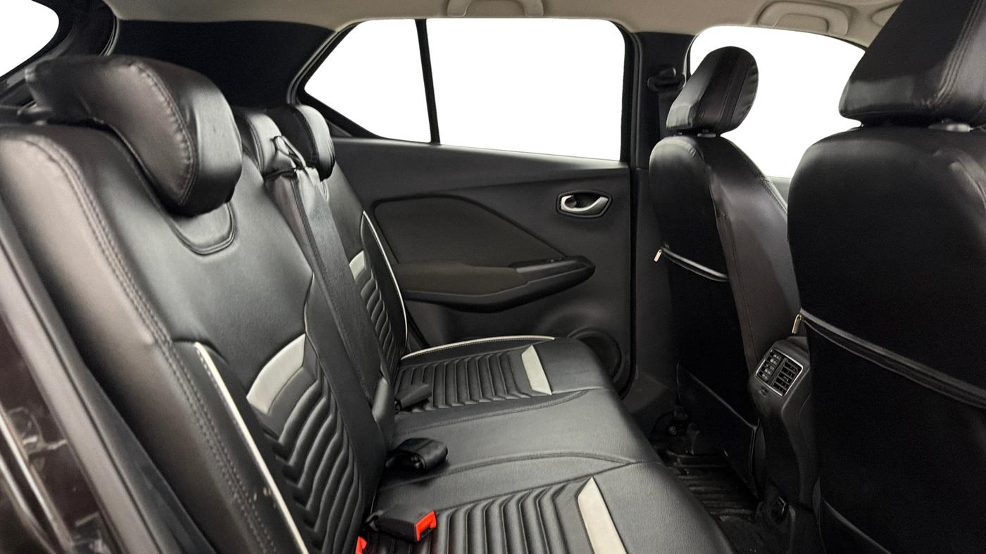 2022 Nissan Kicks XV PREMIUM TURBO 1.3, Petrol, Manual, 25,024 km, Right Side Rear Door Cabin