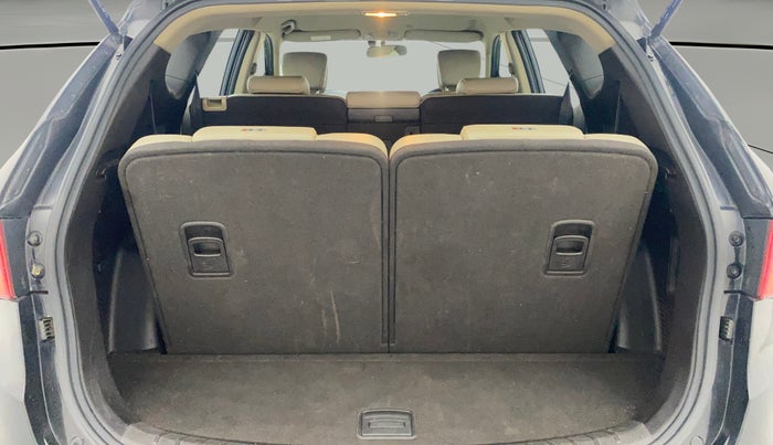 2014 Hyundai Santa Fe 4 WD AT, Diesel, Automatic, 88,620 km, Boot Open Zoomed View