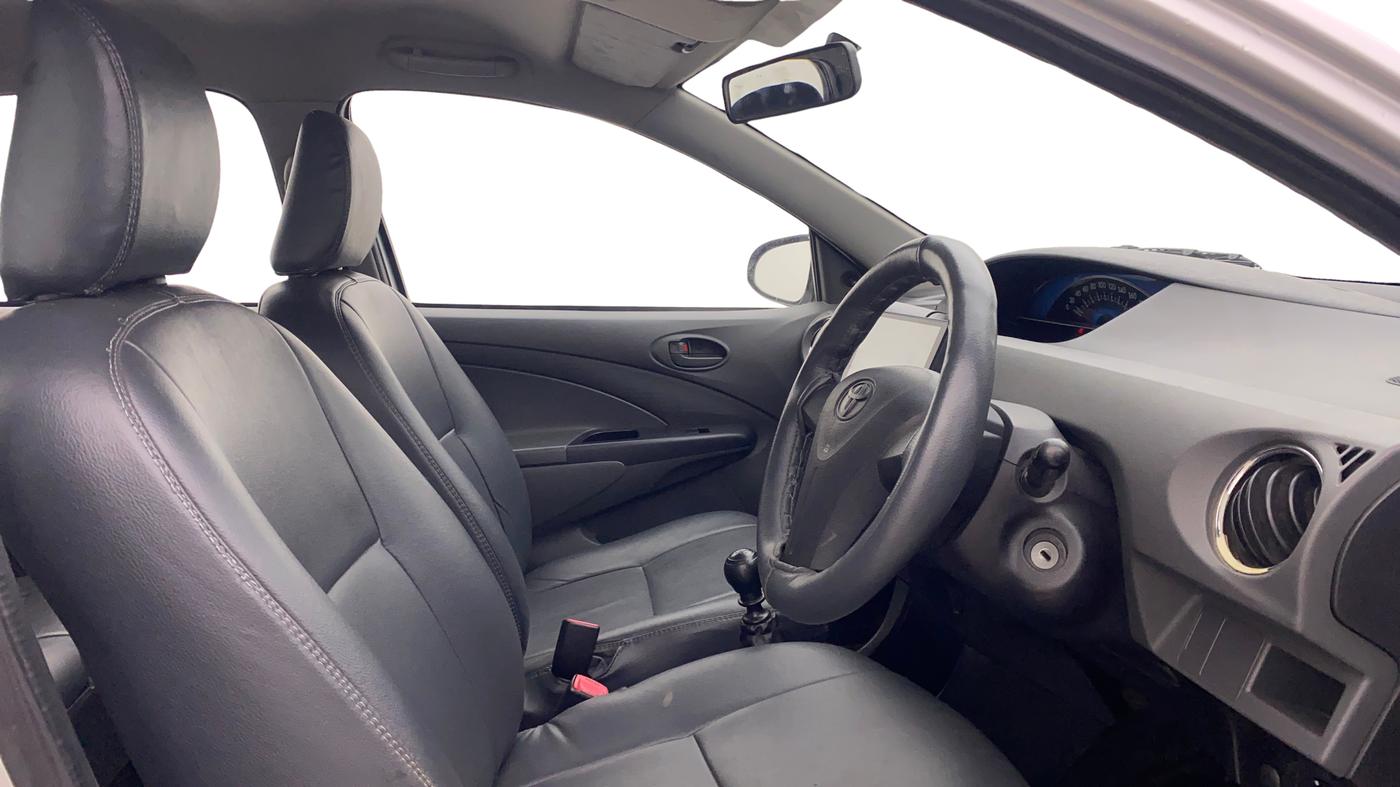 2013 Toyota Etios Liva GD, Diesel, Manual, 73,545 km, Right Side Front Door Cabin