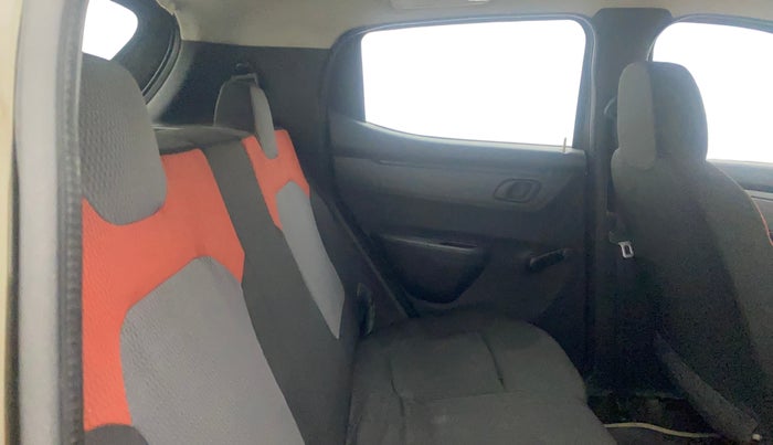 2016 Renault Kwid RXT 1.0, Petrol, Manual, 77,830 km, Right Side Rear Door Cabin