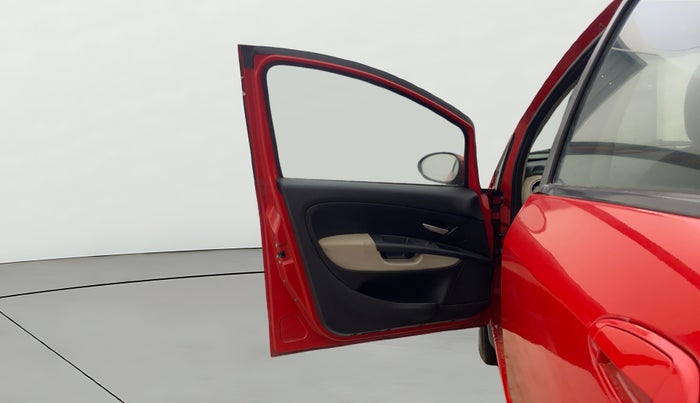 2015 Fiat Punto EVO DYNAMIC 1.2, Petrol, Manual, 1,00,877 km, LHS Front Door