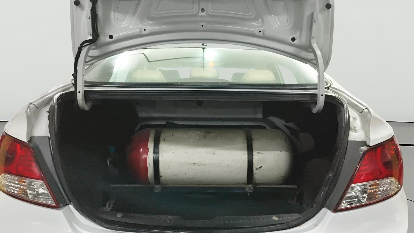 2013 Hyundai Verna FLUIDIC 1.6 VTVT SX, CNG, Manual, 93,983 km, Boot Open Zoomed View