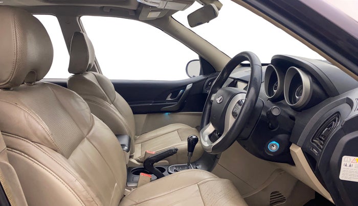 2017 Mahindra XUV500 W10 AT, Diesel, Automatic, 90,254 km, Right Side Front Door Cabin