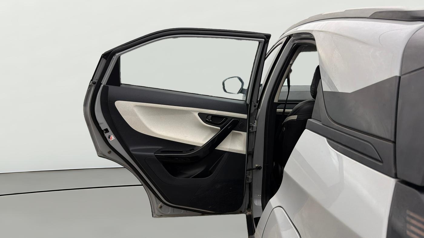 2026 Tata NEXON Pure Plus 1.2 iCNG 6MT, CNG, Manual, 5,389 km, LHS Rear Door