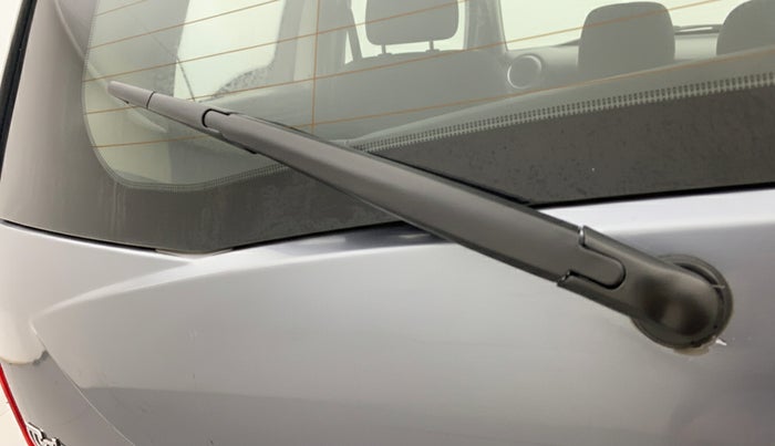 2015 Mahindra XUV500 W6, Diesel, Manual, 1,08,852 km, Rear Wiper