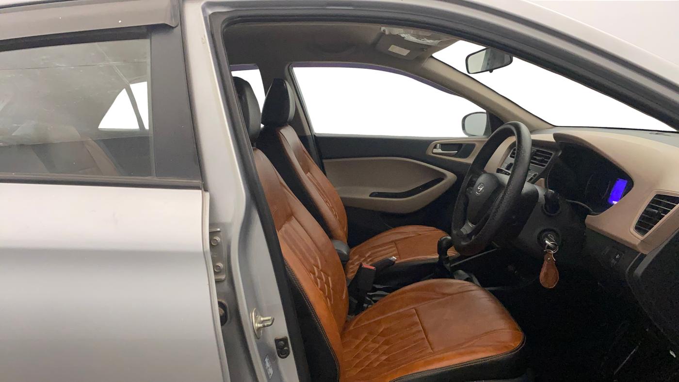 2020 Hyundai Elite i20 SPORTZ PLUS 1.2, Petrol, Manual, 44,364 km, Right Side Front Door Cabin