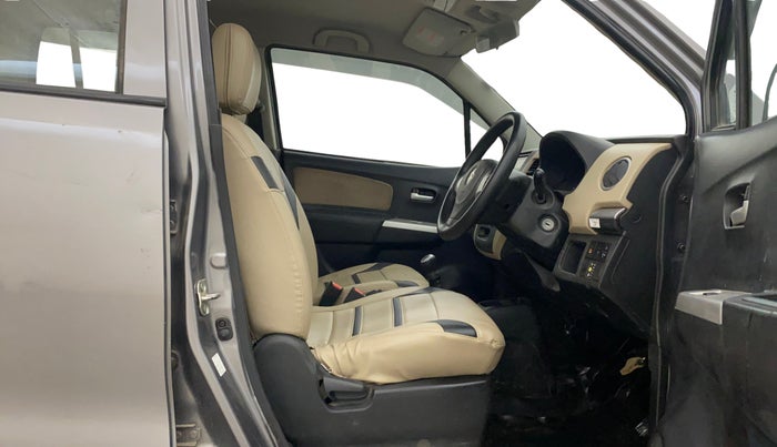 2018 Maruti Wagon R 1.0 LXI CNG (O), CNG, Manual, 79,047 km, Right Side Front Door Cabin