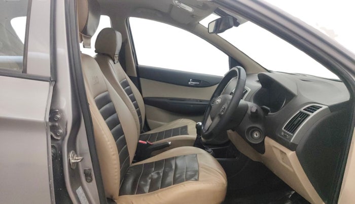 2013 Hyundai i20 SPORTZ 1.2, Petrol, Manual, 93,402 km, Right Side Front Door Cabin