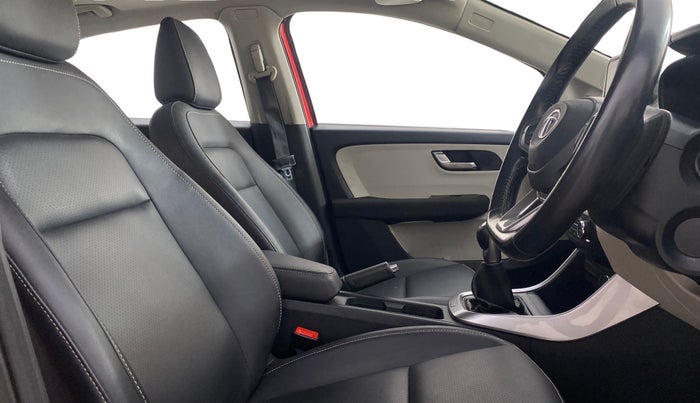 2023 Tata ALTROZ XZ PLUS O SUNROOF CNG, CNG, Manual, 30,355 km, Right Side Front Door Cabin