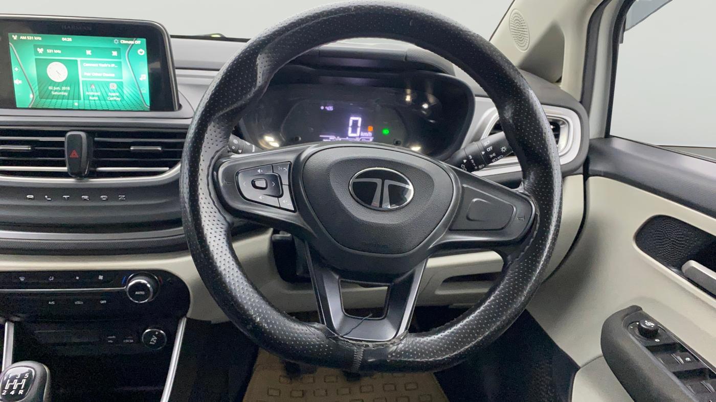 2024 Tata ALTROZ XZ CNG, CNG, Manual, 28,351 km, Steering Wheel Close Up