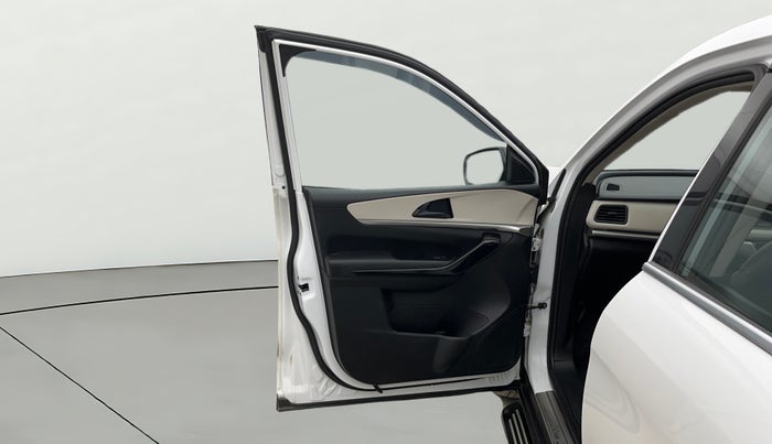 2023 Mahindra XUV700 AX 5 P AT 5 STR, Petrol, Automatic, 14,466 km, LHS Front Door