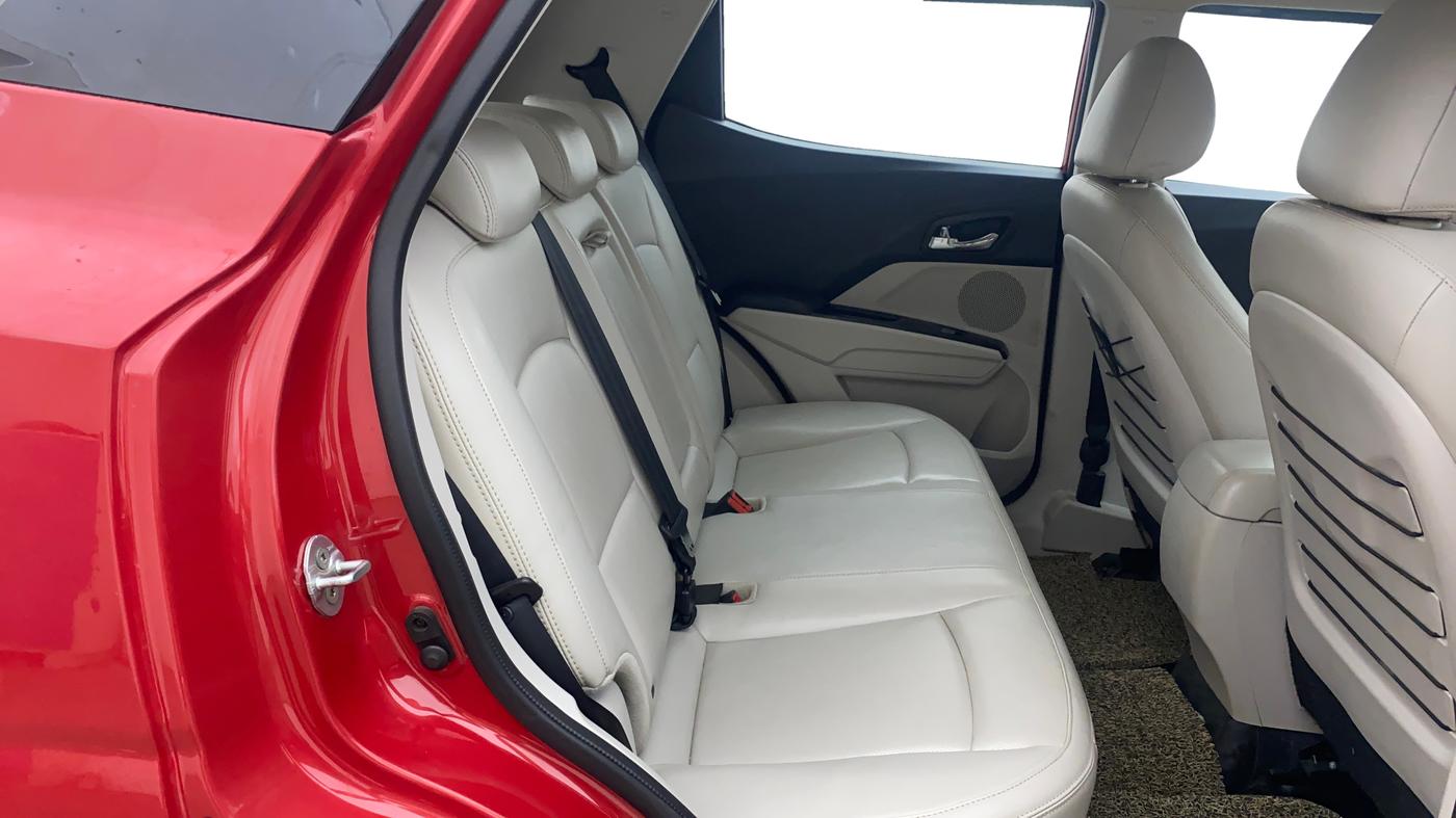 2019 Mahindra XUV300 W8 (O) 1.5 DIESEL, Diesel, Manual, 72,217 km, Right Side Rear Door Cabin