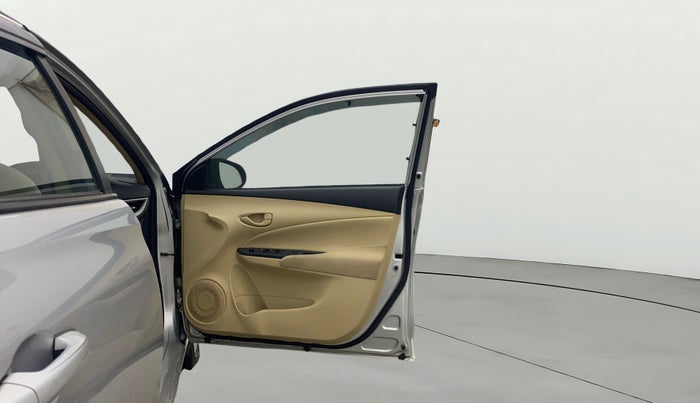 2018 Toyota YARIS J MT, Petrol, Manual, 86,756 km, RHS Front Door