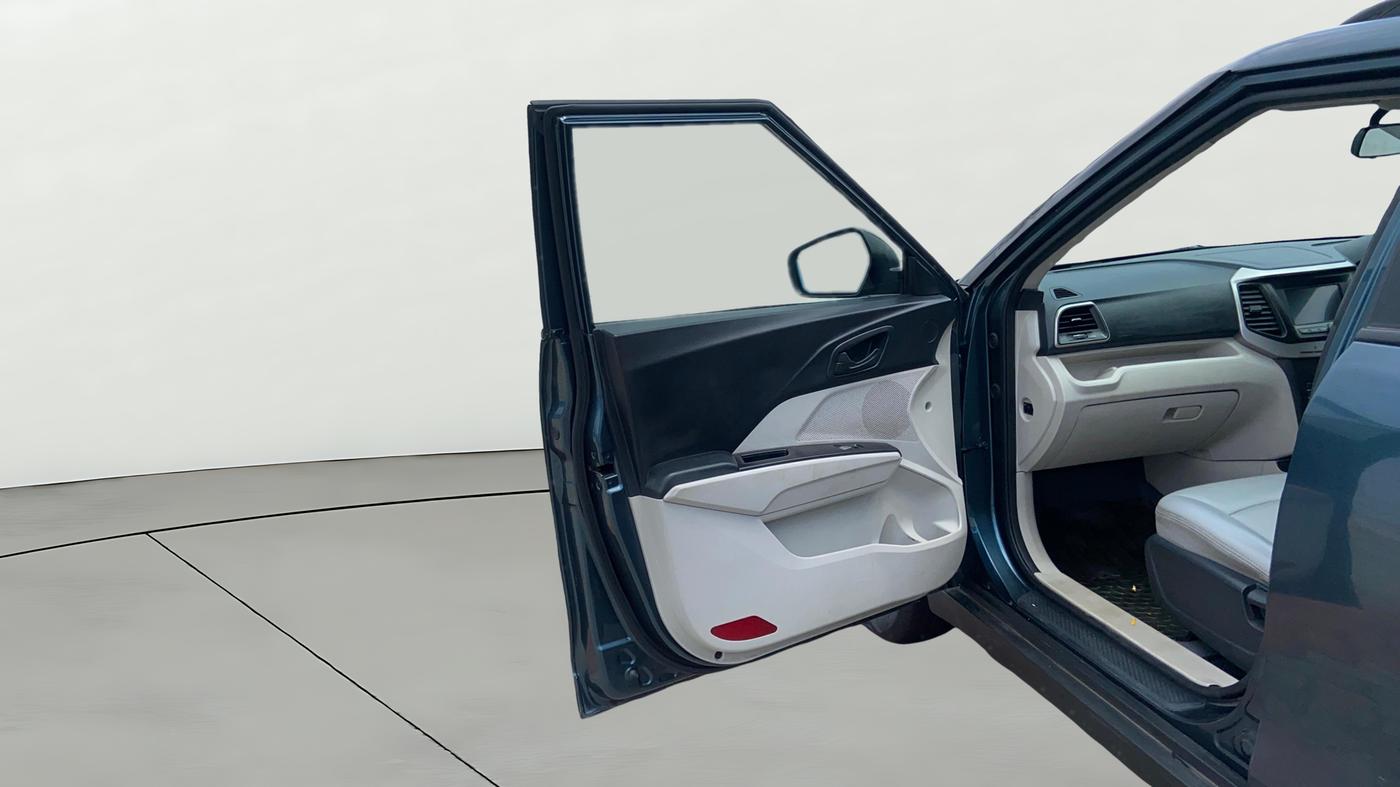 2020 Mahindra XUV300 W6 1.5 DIESEL AMT, Diesel, Automatic, 83,723 km, LHS Front Door