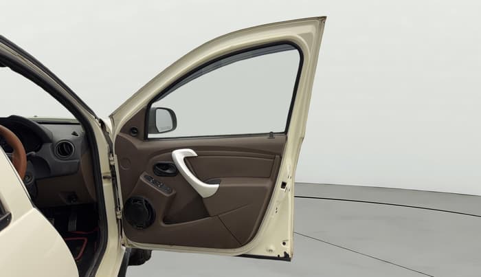2016 Renault Duster RXE PETROL, Petrol, Manual, 49,565 km, RHS Front Door