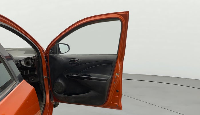 2014 Toyota Etios CROSS 1.2 G, Petrol, Manual, 86,449 km, RHS Front Door