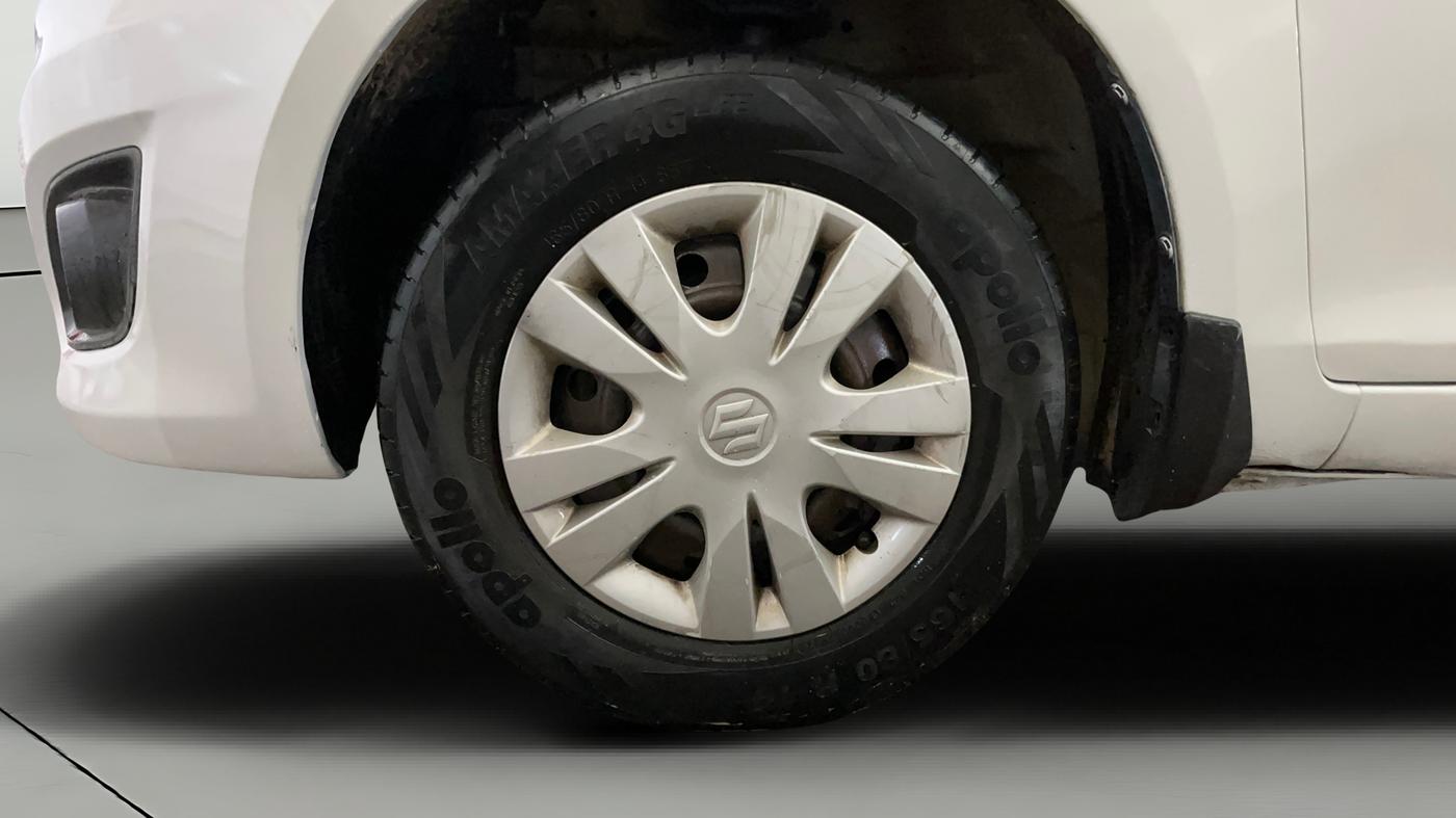 2015 Maruti Swift Dzire VXI, CNG, Manual, 1,05,981 km, Left Front Wheel