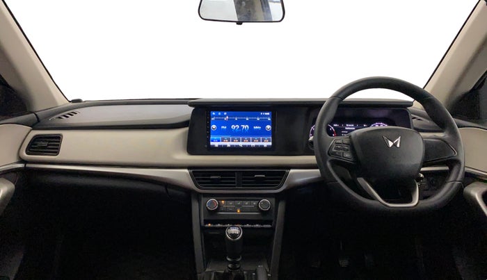 2023 Mahindra XUV700 MX P MT 5 STR, Petrol, Manual, 37,993 km, Dashboard