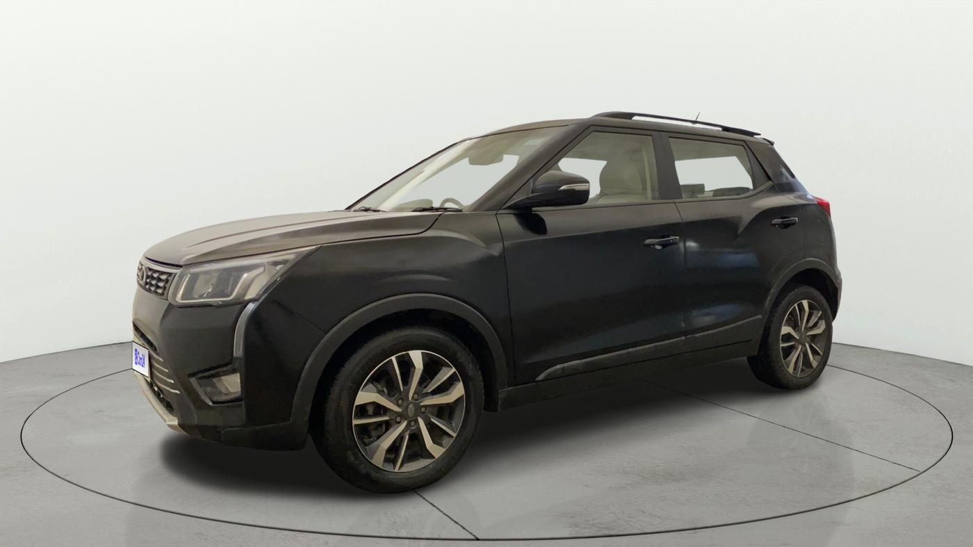 2020 Mahindra XUV300 W8 (O) 1.2 PETROL, Petrol, Manual, 85,956 km, Left Front Diagonal