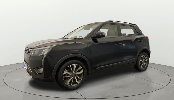 2020 Mahindra XUV300 W8 (O) 1.2 PETROL, Petrol, Manual, 83,644 km, Left Front Diagonal