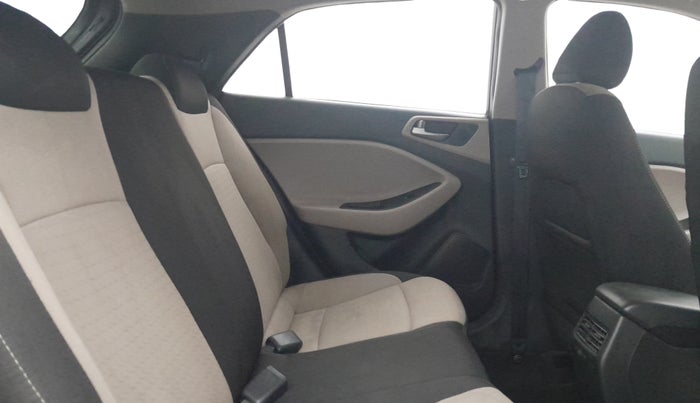 2015 Hyundai Elite i20 SPORTZ 1.2 (O), Petrol, Manual, 45,599 km, Right Side Rear Door Cabin