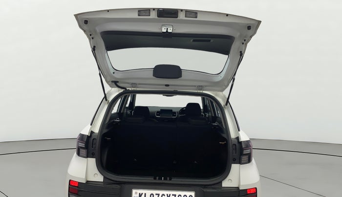 2022 Hyundai VENUE SX 1.2 PETROL, Petrol, Manual, 33,433 km, Boot Door Open