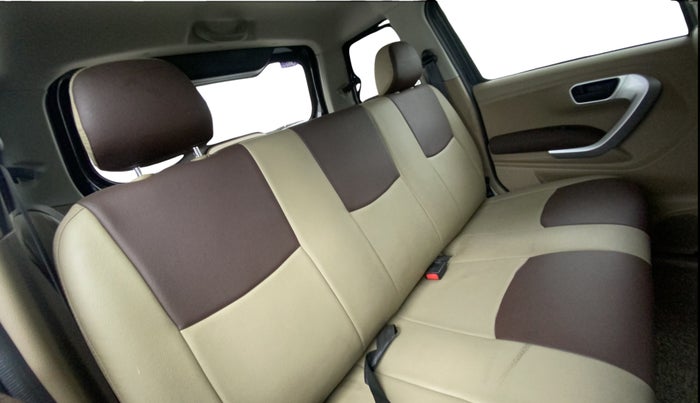 2017 Mahindra TUV300 T8, Diesel, Manual, 54,026 km, Right Side Rear Door Cabin