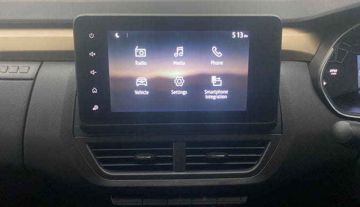 2022 Renault Kiger RXT (O) AMT DUAL TONE, Petrol, Automatic, 8,770 km, Air Conditioner