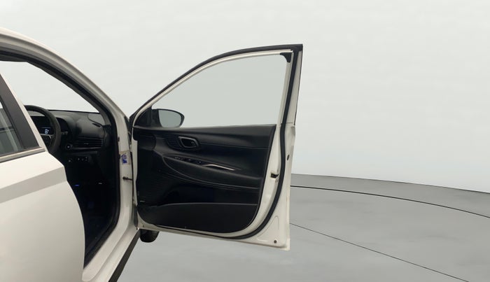 2021 Hyundai NEW I20 ASTA (O) 1.2 MT, CNG, Manual, 1,17,079 km, RHS Front Door