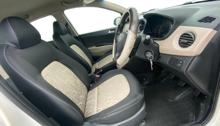 2016 Hyundai Grand i10 SPORTZ 1.1 CRDI, Diesel, Manual, 1,06,501 km, Right Side Front Door Cabin