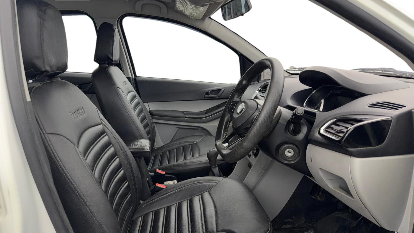 2024 Tata Tiago XT PETROL, CNG, Manual, 29,890 km, Right Side Front Door Cabin