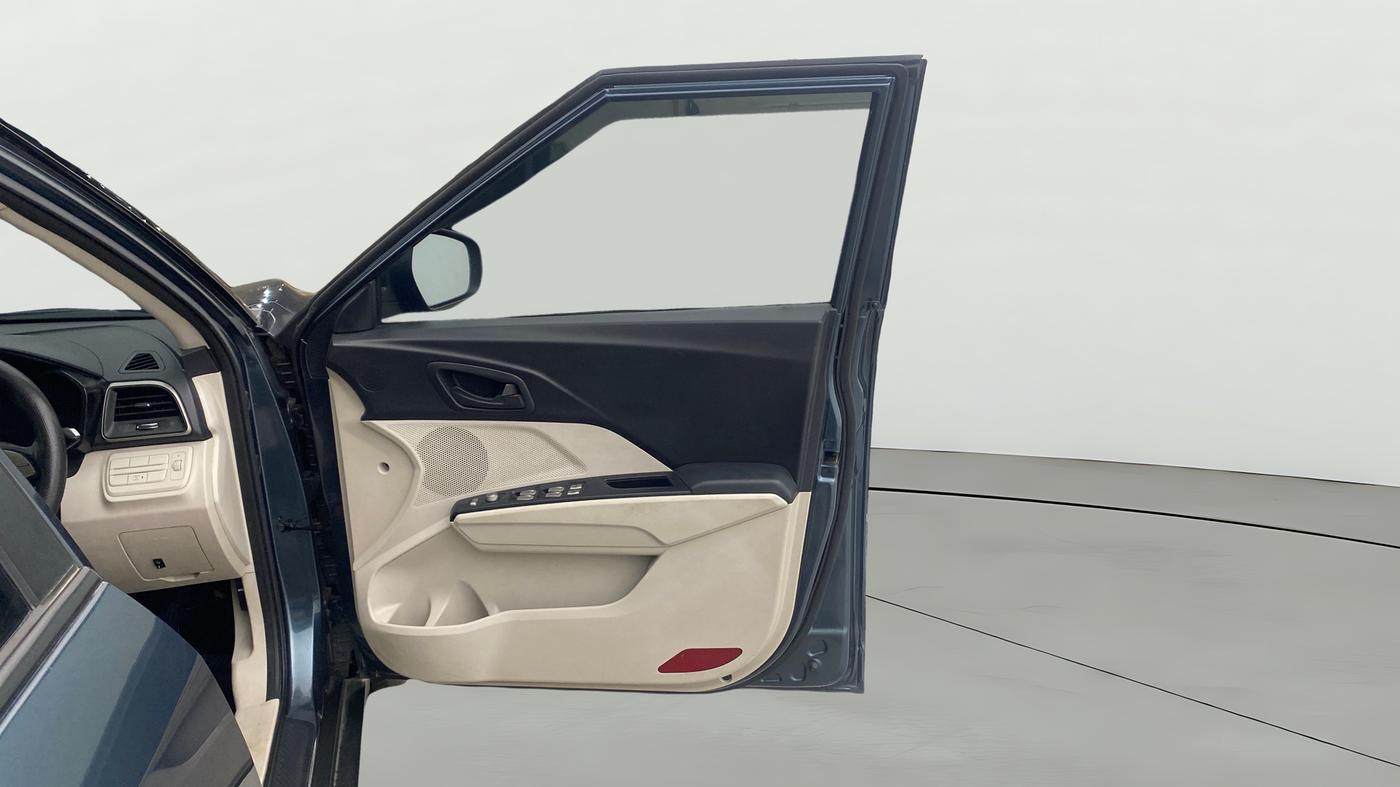 2021 Mahindra XUV300 W6 1.5 Diesel, Diesel, Manual, 46,982 km, RHS Front Door