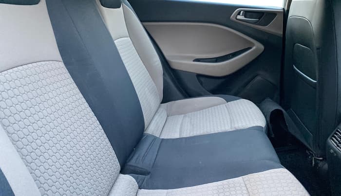 2017 Hyundai Elite i20 MAGNA EXECUTIVE 1.2, Petrol, Manual, 99,463 km, Right Side Rear Door Cabin