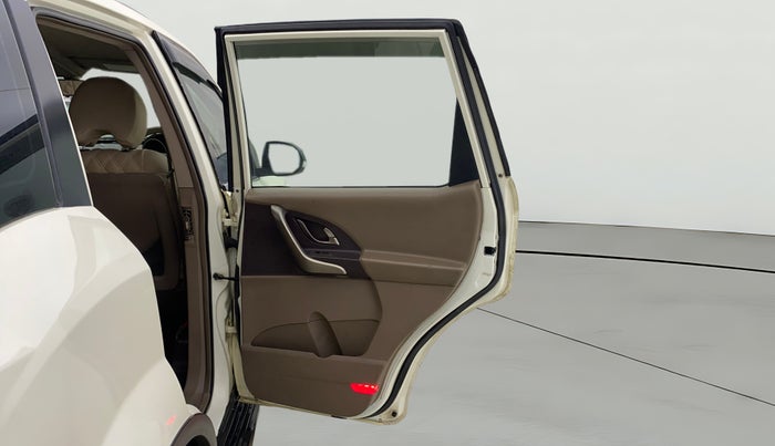 2012 Mahindra XUV500 W8, Diesel, Manual, 1,34,908 km, RHS Rear Door